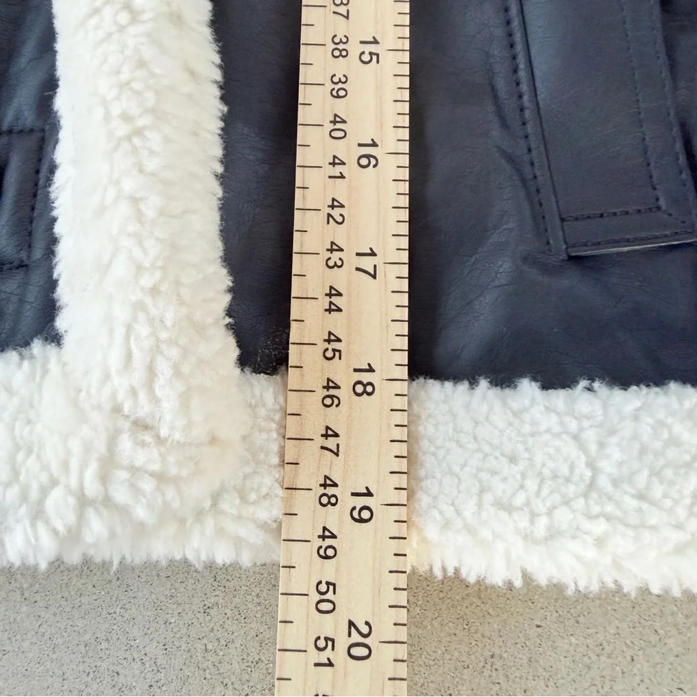 Hollister Crop Aviator Moto Jacket Vegan Leather Sherpa Lined Black Medium - Picture 8 of 8
